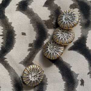 Novelty statement shank buttons 21mm